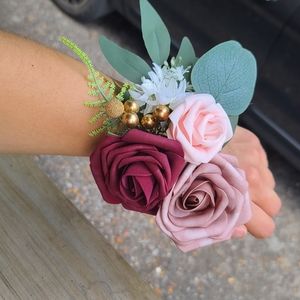 Wrist corsage